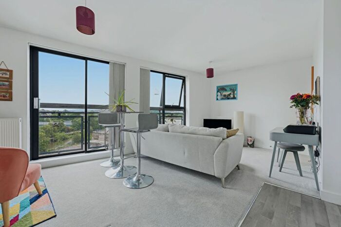1 Bedroom Flat For Sale In Weavers Mill Close, Bristol, BS5