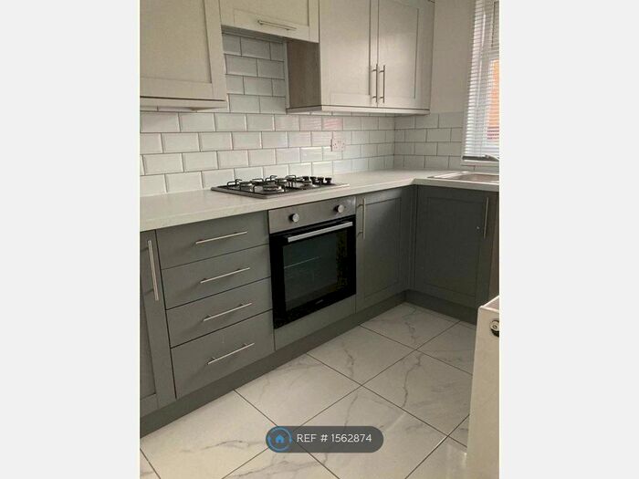 2 Bedroom Semi-Detached House To Rent In Newhall Gardens, Leeds, LS10