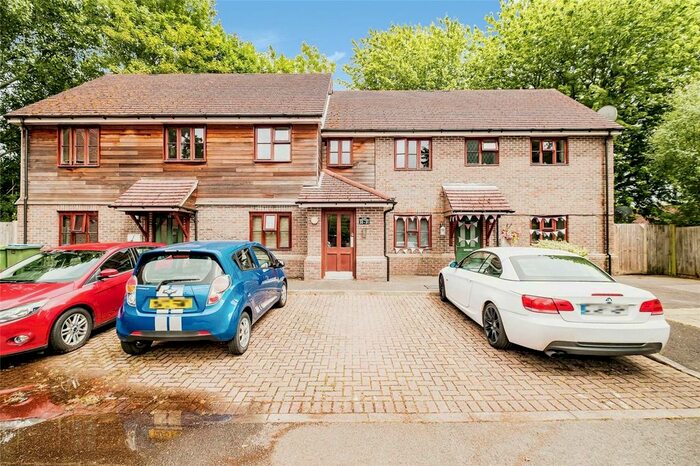 1 Bedroom Flat For Sale In Reads Walk, Steyning, West Sussex, BN44
