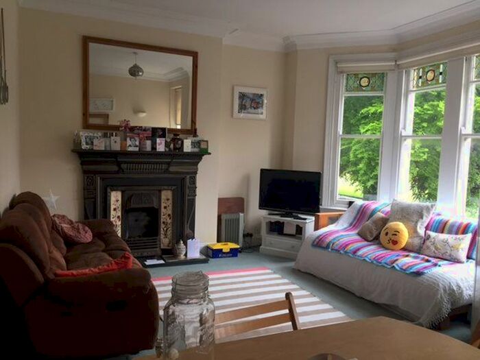 2 Bedroom Flat To Rent In Ninian Road, Roath, Cardiff, CF23