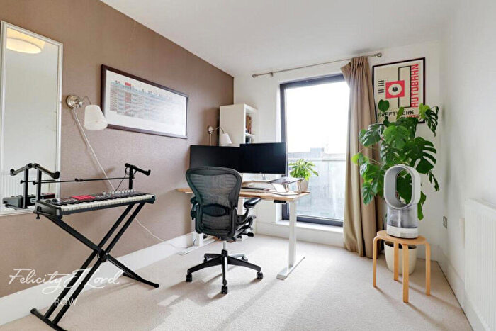 2 Bedroom Flat To Rent In Axio Way, London, E3