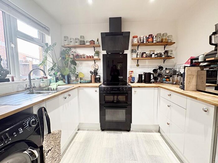 2 Bedroom Flat To Rent In Amhurst Walk, Thamesmead, SE28
