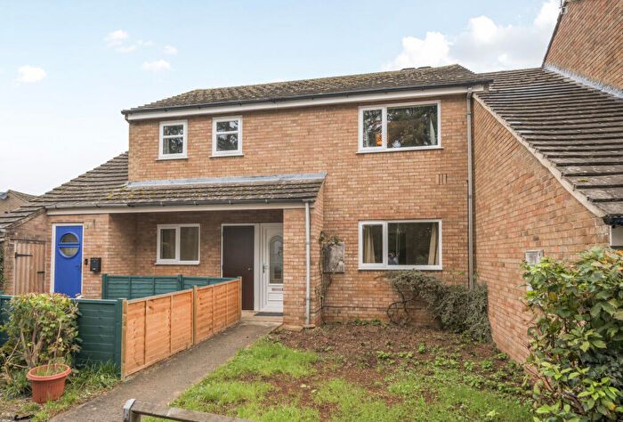 2 Bedroom Maisonette For Sale In Sycamore Drive, Carterton, Oxfordshire, OX18