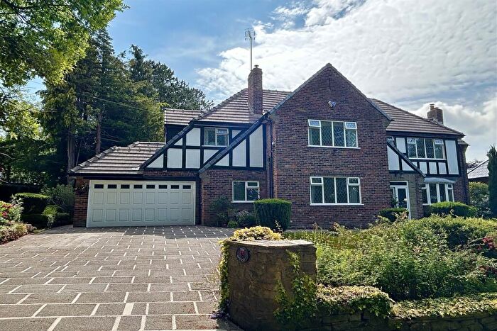 4 Bedroom Detached House For Sale In Woodlands Road, Disley, SK12