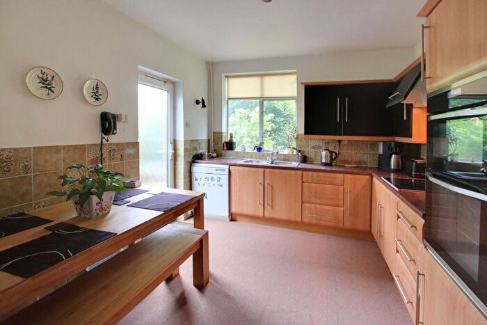 3 Bedroom Semi Detached House For Sale In Popes Grove, Shirley, CR0