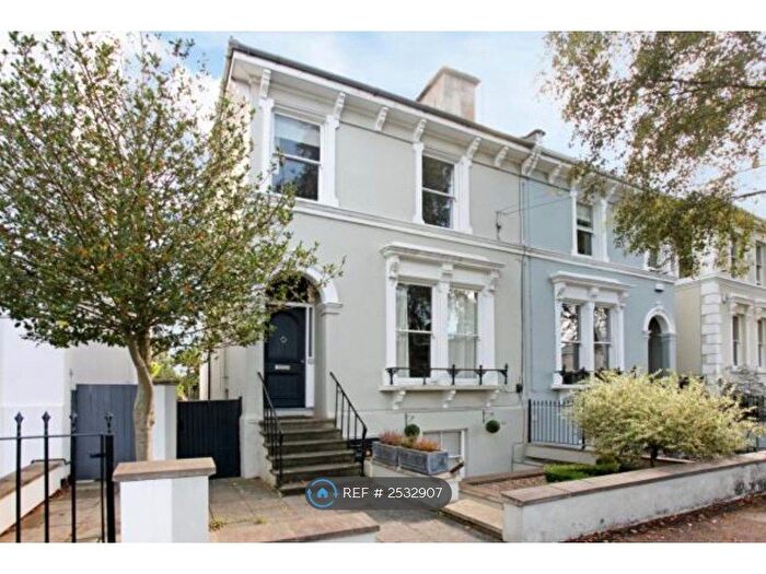 2 Bedroom Flat To Rent In College Road, Cheltenham, GL53