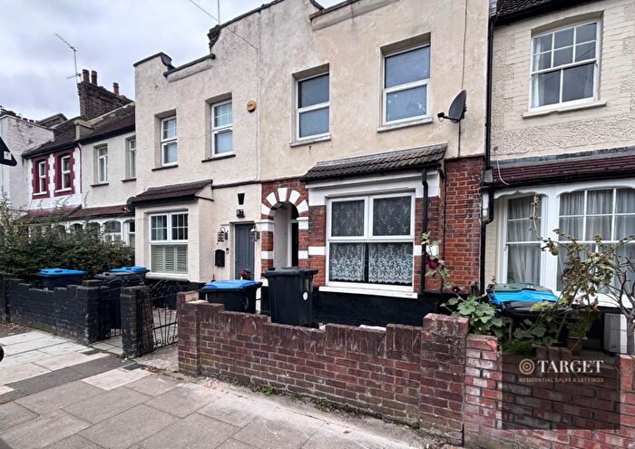 2 Bedroom Detached House To Rent In Percival Road, Enfield, EN1