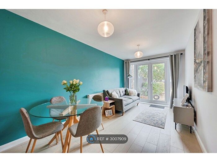 2 Bedroom Flat To Rent In Adela Avenue, New Malden, KT3