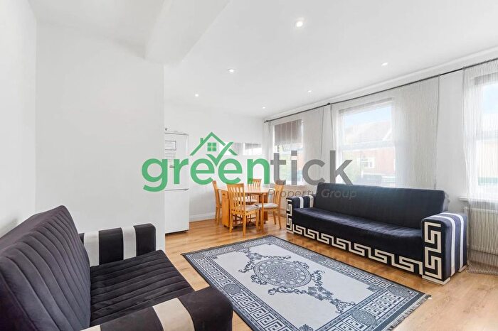 3 Bedroom Flat To Rent In Collier Row Road, Romford, RM5