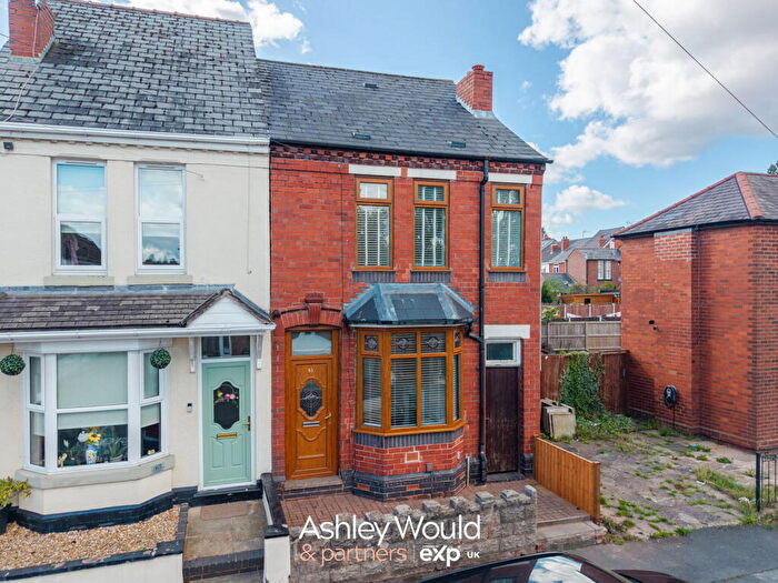 3 Bedroom Semi-Detached House For Sale In Woodland Road, Halesowen, B62
