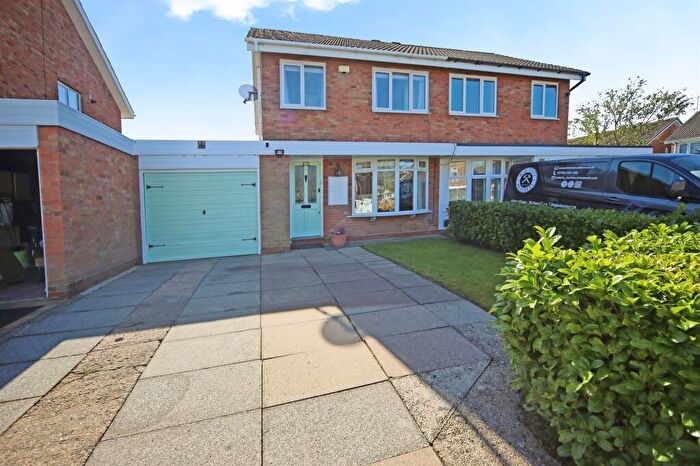 3 Bedroom Semi Detached House For Sale In Munsley Close, Redditch, B98