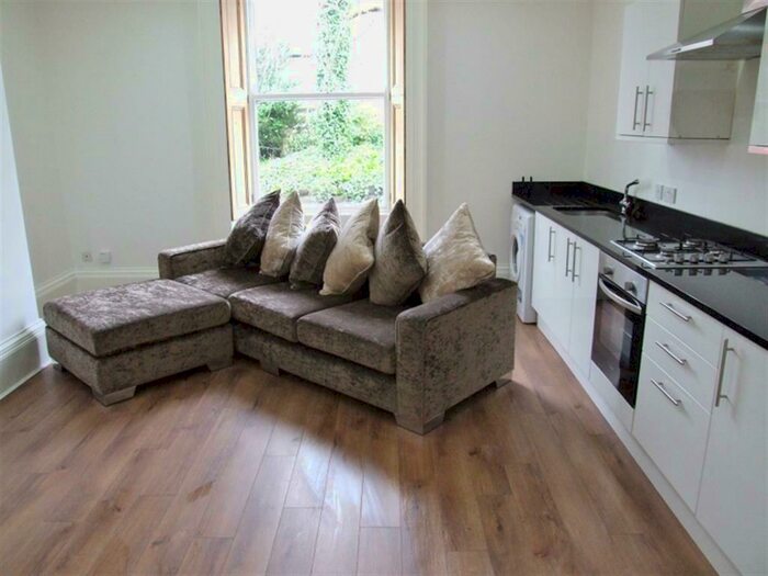 1 Bedroom Flat To Rent In Trinity Place, Halifax, HX1