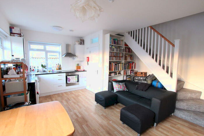 1 Bedroom Flat To Rent In Vale Road, Manor House, N4