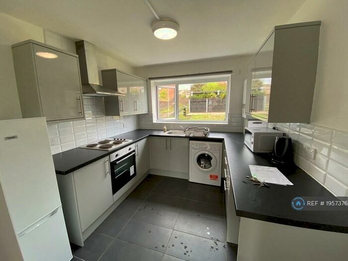 3 Bedroom Flat To Rent In Avon Way, Colchester, CO4