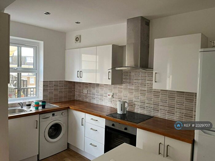 2 Bedroom Flat To Rent In Riverside Mansions, London, E1W