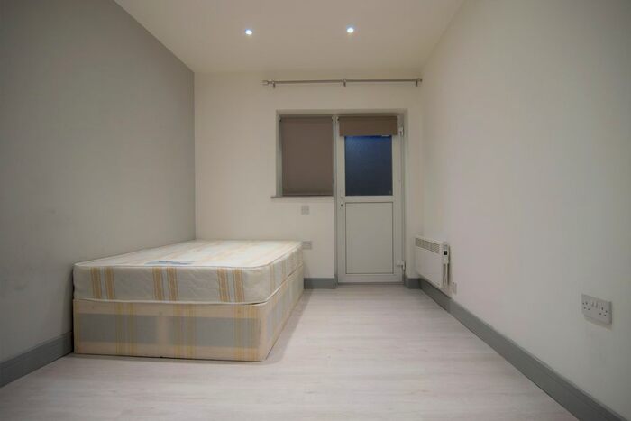 Studio To Rent In Suncote Avenue, Dunstable LU6