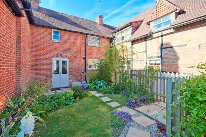 2 Bedroom Cottage To Rent In Brewery Cottages, Goring On Thames, RG8