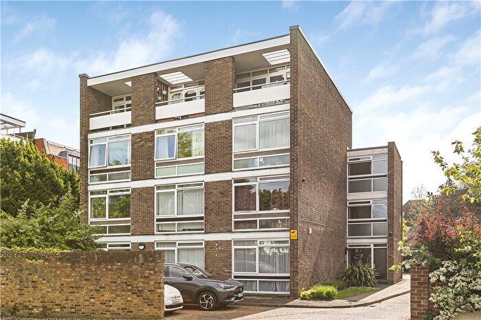 2 Bedroom Flat To Rent In Upper Richmond Road, Putney, SW15