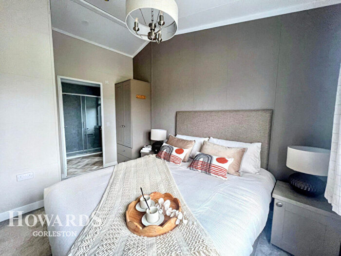 2 Bedroom Park Home For Sale In Belton Country Park, Belton, NR31