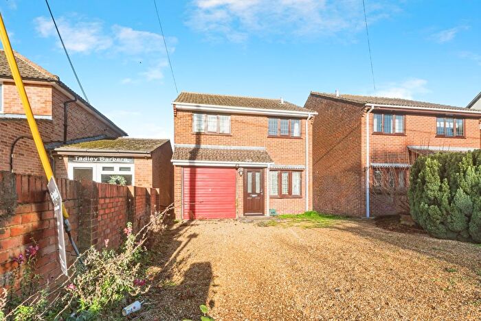 4 Bedroom Detached House For Sale In Franklin Avenue, Tadley, Hampshire, RG26