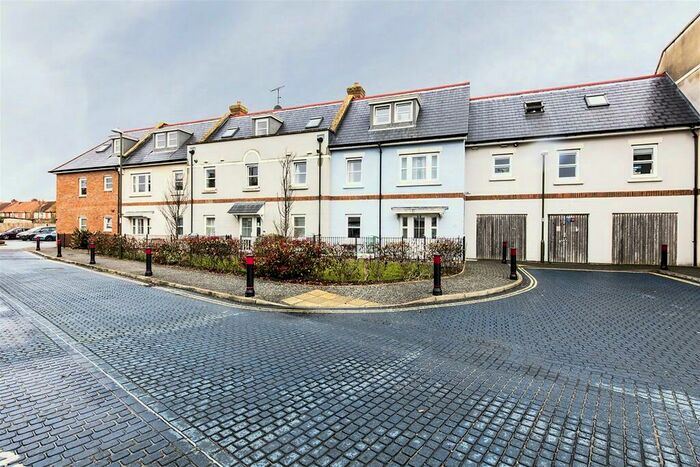 2 Bedroom Flat To Rent In Kings Quarter, Orme Road, Worthing, BN11