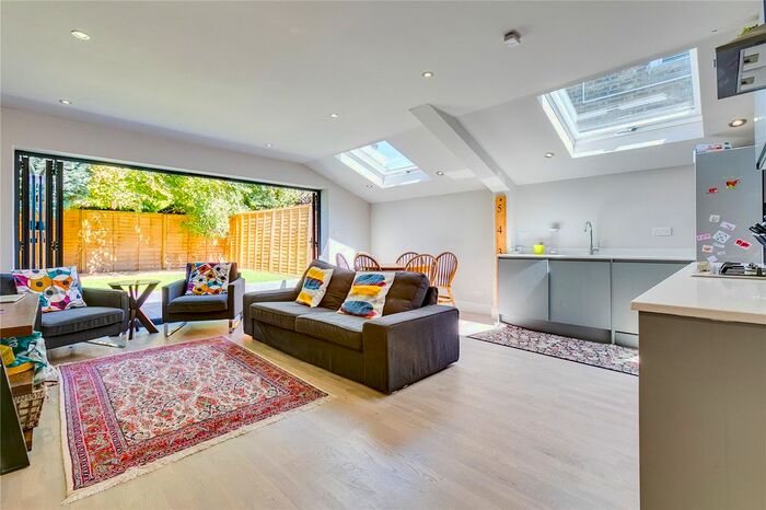 3 Bedroom Flat To Rent In Wardo Avenue, London, SW6