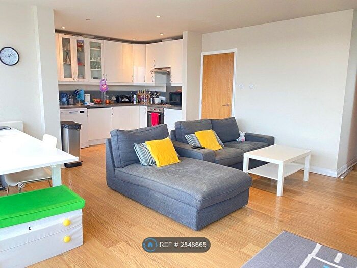 2 Bedroom Flat To Rent In Bedford Hill, London, SW12