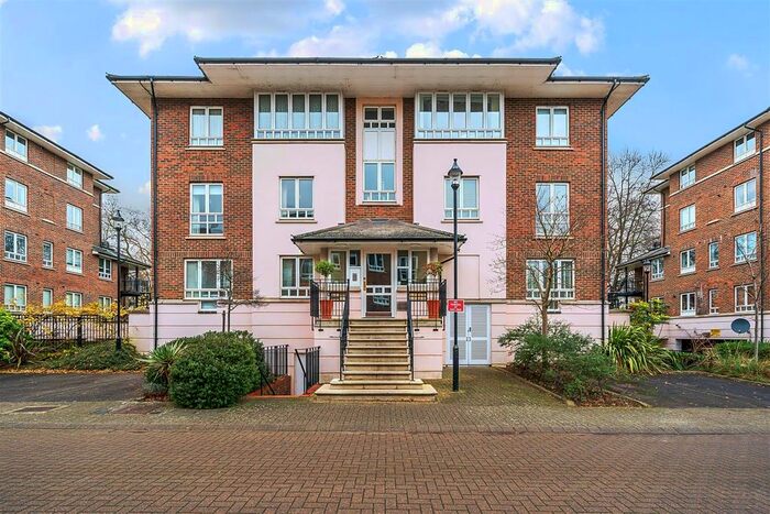 3 Bedroom Flat To Rent In May Bate Avenue, Kingston Upon Thames, KT2