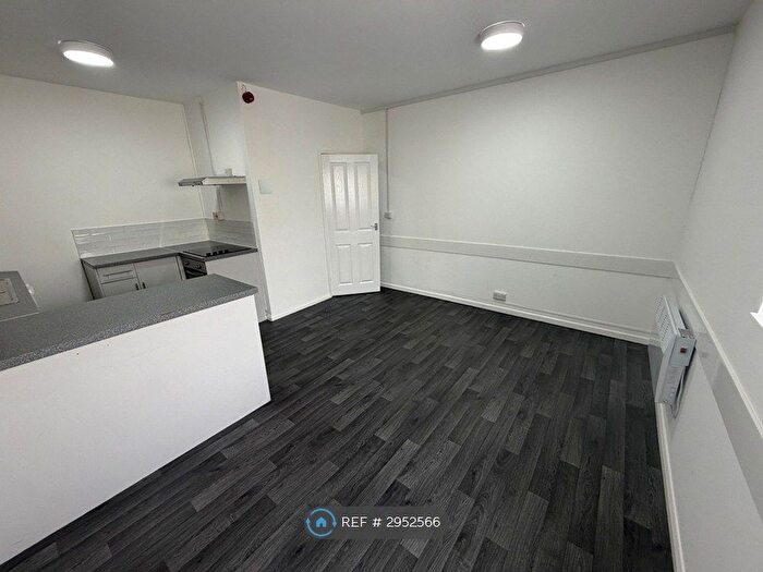 1 Bedroom Flat To Rent In Kingston Court, Cannock, WS11