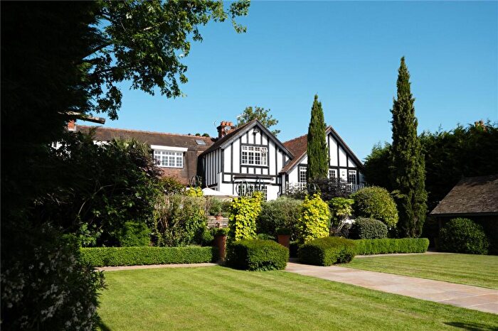 6 Bedroom Detached House For Sale In Fishery Road, Bray, Berkshire, SL6