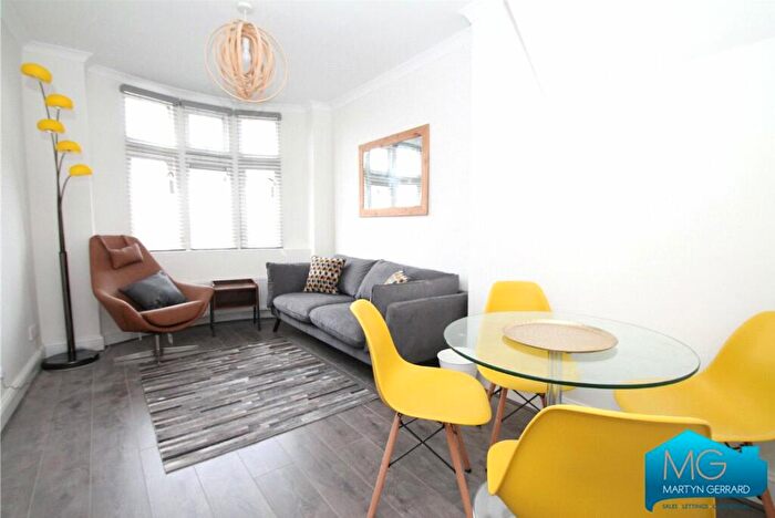 3 Bedroom Apartment To Rent In High Road, North Finchley, London, N12