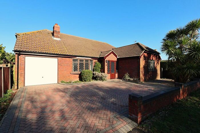 4 Bedroom Detached House For Sale In Avenue Road, Hayling Island, PO11