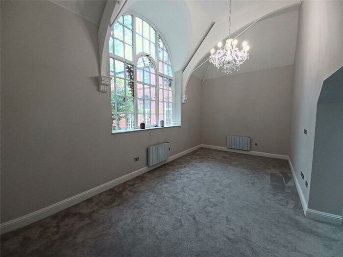 3 Bedroom Flat To Rent In Lichfield Road, Sutton Coldfield, West Midlands, B74