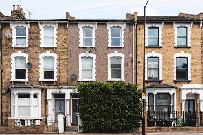 3 Bedroom Flat For Sale In Graham Road, Hackney, London, E8