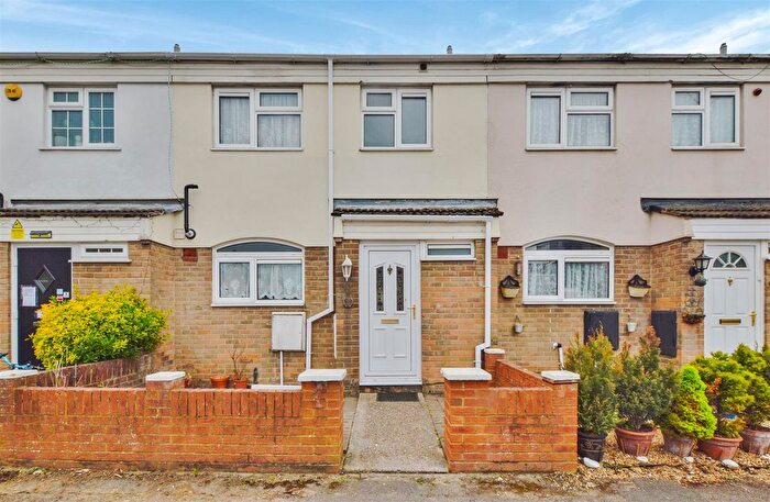 3 Bedroom Terraced House For Sale In Newchurch Road, Slough, SL2