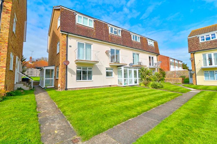 2 Bedroom Flat For Sale In Cheviot Court, Broadstairs, CT10