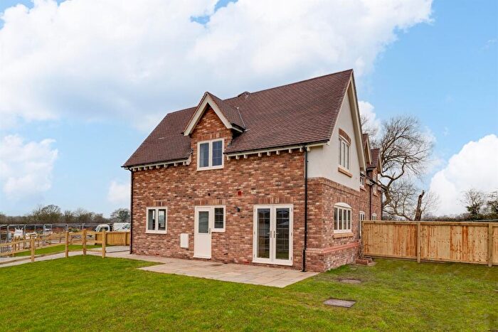 3 Bedroom Mews For Sale In Nantwich Road, Calverley, CW6