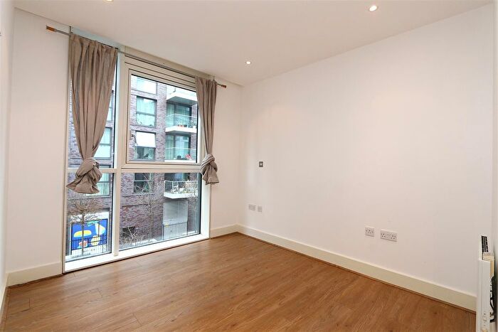 1 Bedroom Flat To Rent In Times Square, London, E1