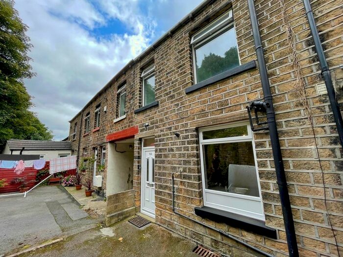 2 Bedroom Detached House To Rent In Lowergate, Huddersfield, Uk, HD3