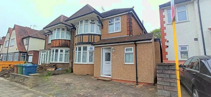 4 Bedroom Flat To Rent In Earls Crescent, Harrow, HA1