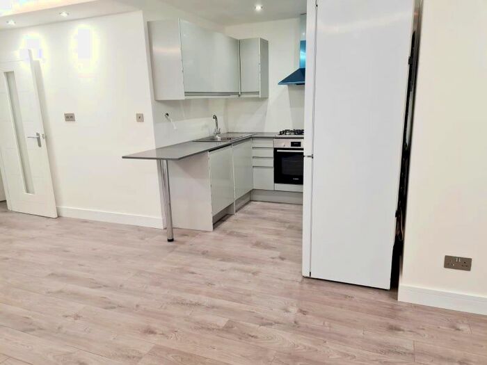 3 Bedroom Flat To Rent In St. Johns Road, Watford, WD17