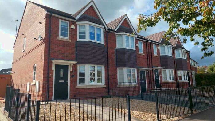 3 Bedroom Semi-Detached House To Rent In Blenheim Drive, Allestree, Derby, DE22