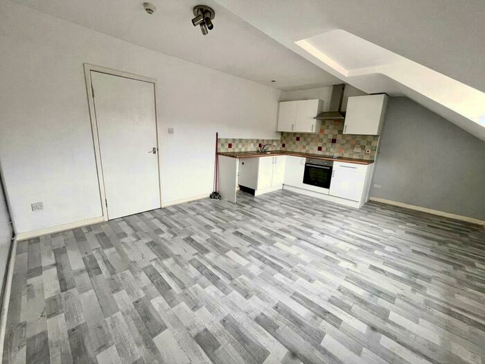 1 Bedroom Flat To Rent In High Street, Barry, CF62