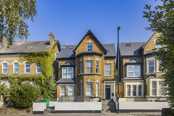 2 Bedroom Flat For Sale In Croham Road, CR2