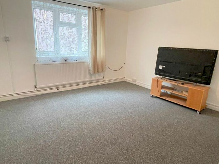 2 Bedroom Flat To Rent In High Road Leyton, E10