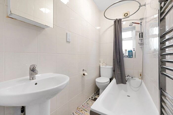 1 Bedroom End Of Terrace House To Rent In Leighton Road, Kentish Town, NW5