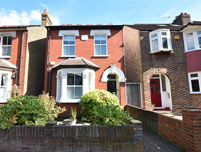 3 Bedroom Detached House To Rent In Douglas Road, Surbiton, KT6