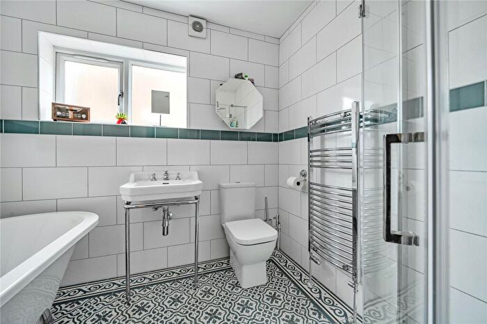 5 Bedroom Semi-Detached House For Sale In Lakeside Road, Palmers Green, London, N13
