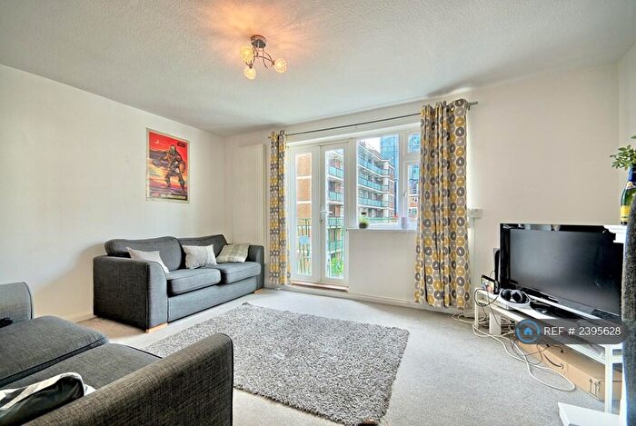 3 Bedroom Flat To Rent In Micawber Court, London, N1