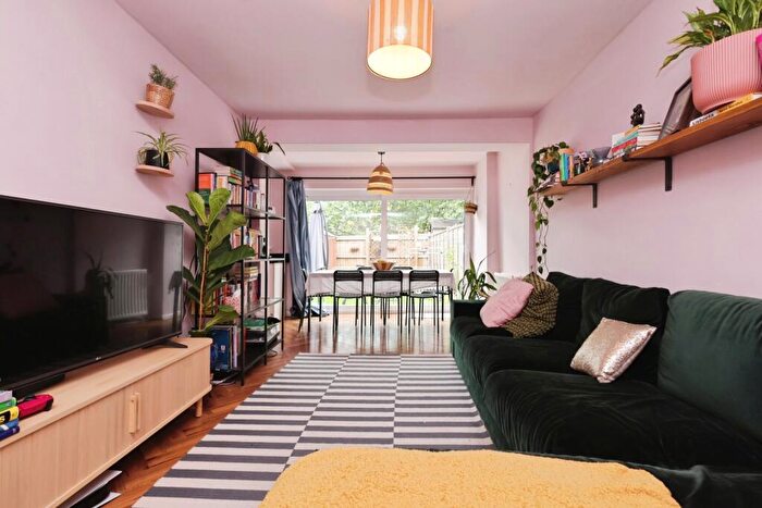 4 Bedroom End Of Terrace House For Sale In Darris Road, Birmingham, West Midlands, B29